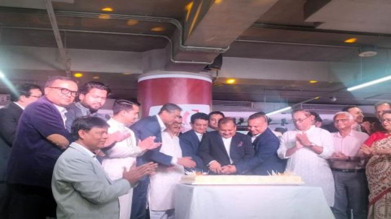 চ্যানেল ২৪ এর ১৪ তম প্রতিষ্ঠা বার্ষিকীতে ফুলেল শুভেচ্ছা জ্ঞাপন করেন জননেতা সাইফুল হক
