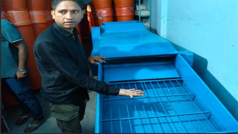 দারিদ্র্য থেকে উদ্যোক্তা: কৃষকের জীবন সহজ করছেন রাজবাড়ীর হোস