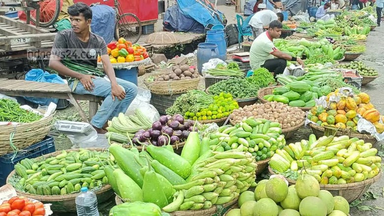 সবজিতে কিছুটা স্বস্তি, চড়া ডিম-মাছ-মুরগি; বাড়ছে তেল-চিনি-ময়দার দাম