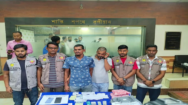 ছিনতাইকারীর টানে শিক্ষিকা নিহত, র‍্যাবের গ্রেপ্তার তিনজন জড়িত নয় বলছে ডিবি