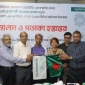 পর্বতারোহী প্রকৌশলী কাওছার রূপক-কে জাতীয় পতাকা হস্তান্তর