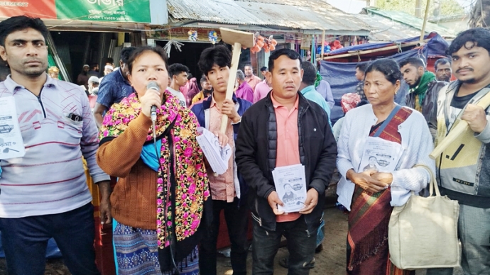 ভোটাররা এখনো উৎকণ্ঠায় আছে, মাইনিমূখ বাজারে পথ সভায় জুঁই চাকমা